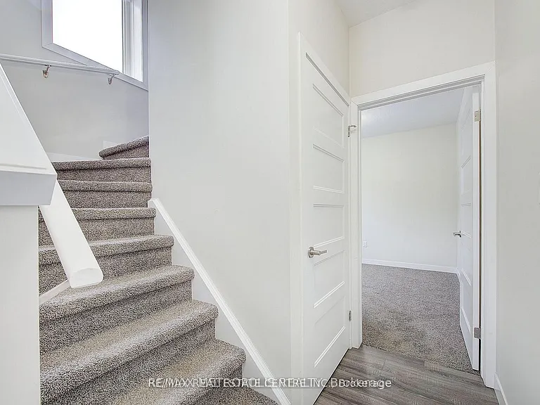 996 West Village Sq — Photo 30