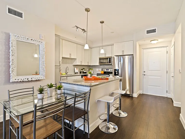 Ventura Pointe — Photo 14