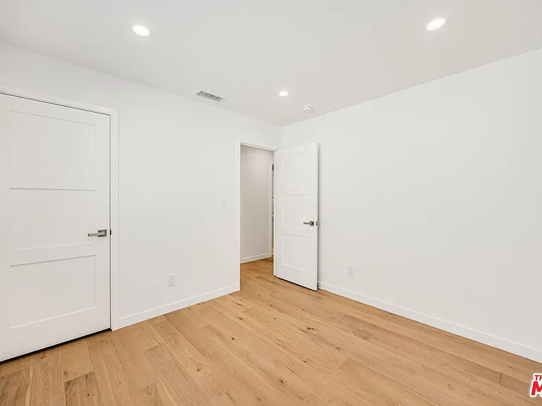 7933 Zelzah Ave — Photo 19