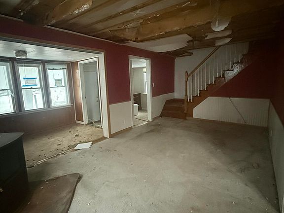 5th image of 169 Schoolhouse Road