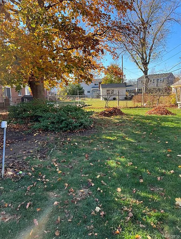 5 bed, 2.5 bath, 3051 sqft, $2,700 — Photo 2