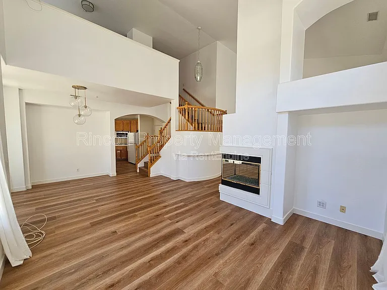 4782 Templeton St — Photo 17
