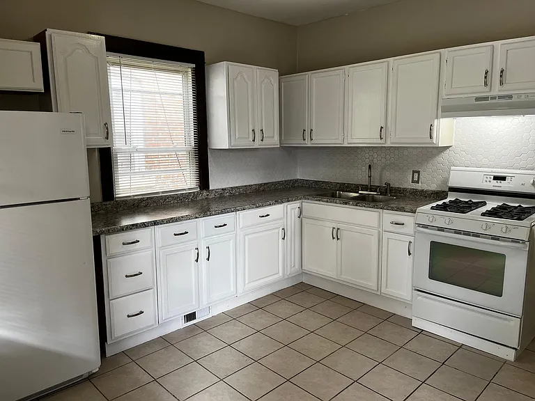 8024 S Muskegon Ave — Photo 7