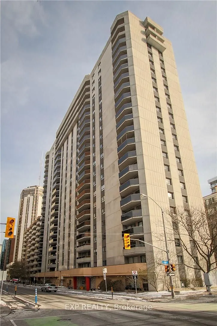 470 Laurier Ave W — Photo 1