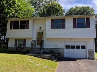 66 Windebank Ln, Minoa, NY 13116