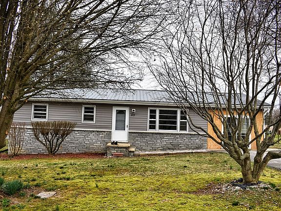 2nd image of 415 Cicero Ave