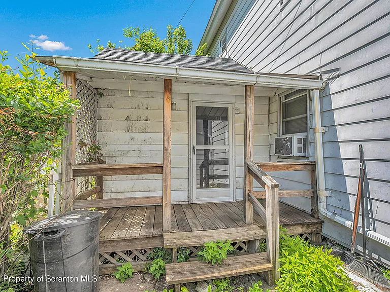 538 River St — Photo 16