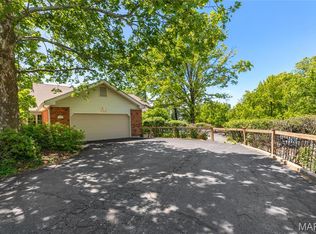 959 N Spoede Rd, Saint Louis, MO 63146