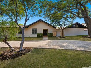 210 sheffield, Castle Hills, TX 78213