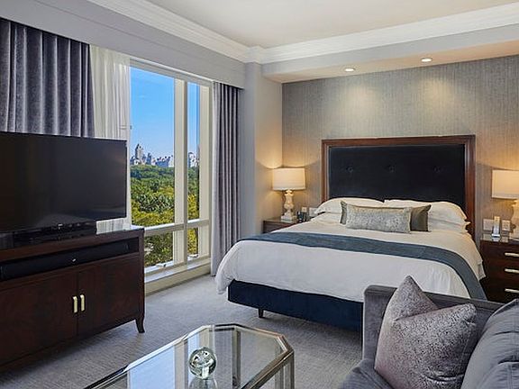 2nd image of 1 Central Park N #1124