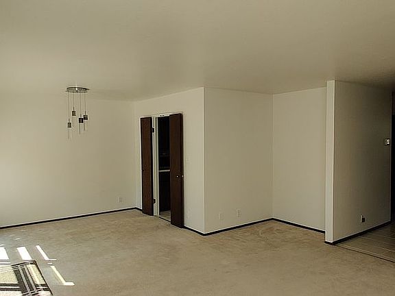 3rd image of 1046 Colorado Pl