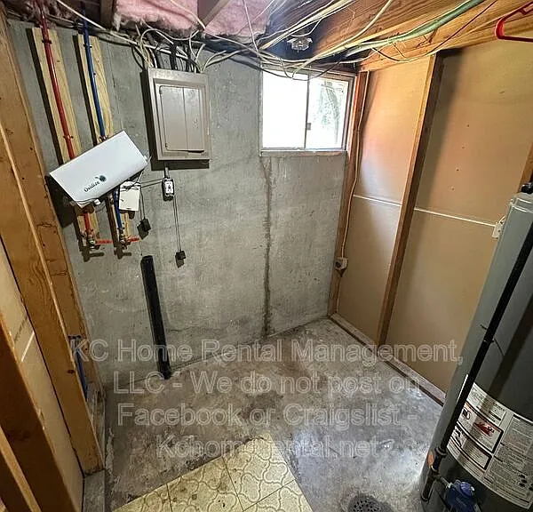 424 NE Lakeview Dr — Photo 32
