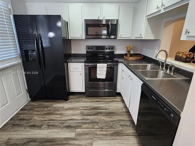 900 NE 12th Ave #406 — Photo 1