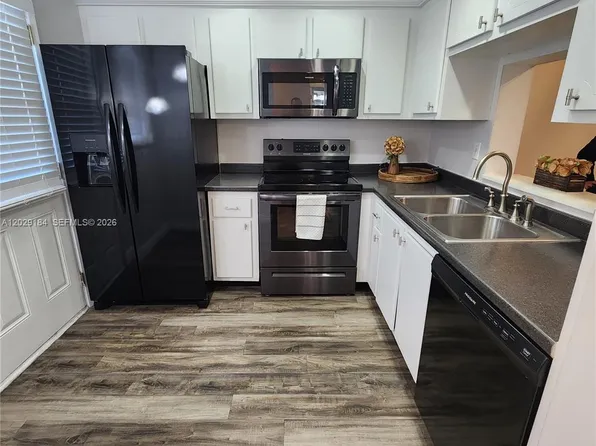 900 NE 12th Ave APT 406, Hallandale Beach, FL 33009