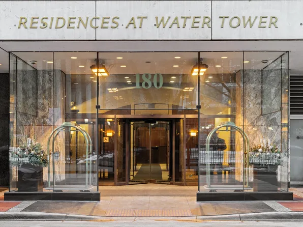 180 E Pearson St APT 3304, Chicago, IL 60611