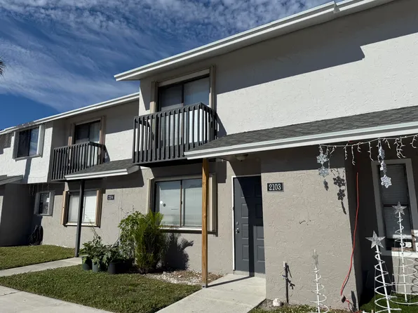 2103 Wharf Ln, Greenacres, FL 33463