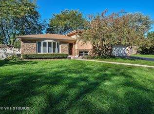 26 Inner Circle Dr, Des Plaines, IL 60016
