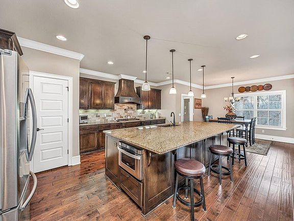 5th image of 1470 Le Chesnay Dr