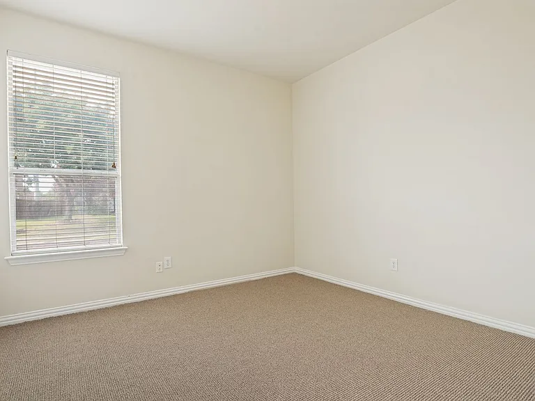 1000 Leoti Ln — Photo 9