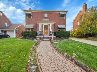 2640 Edgemont St, Trenton, MI 48183