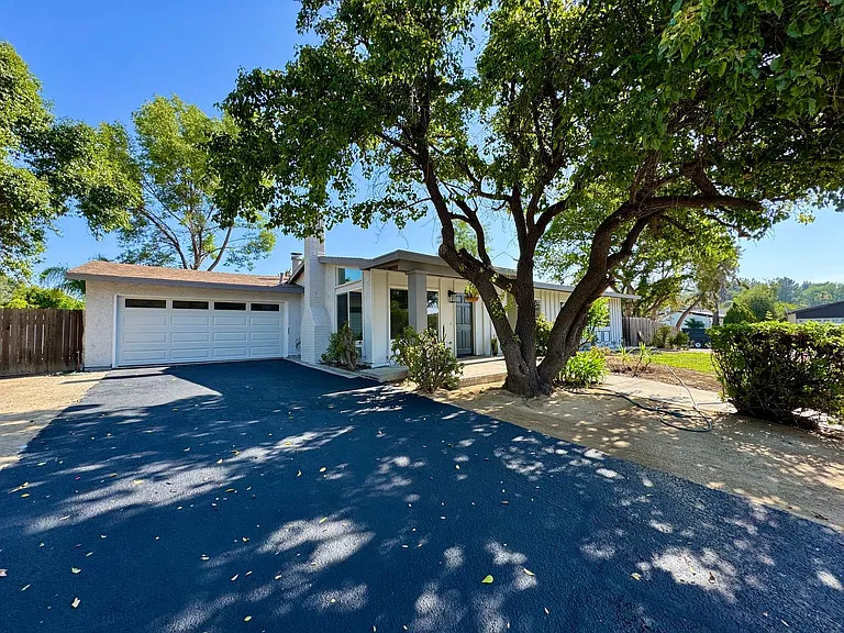 22301 Itasca St — Photo 2