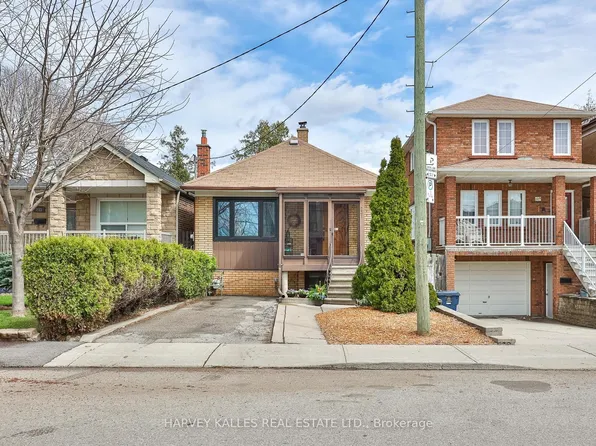 231 Bicknell Ave, Toronto, ON M6M 4H2