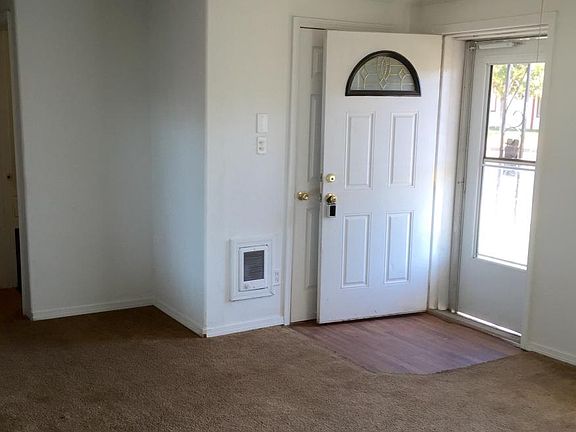 2nd image of 1006 S Alderwood Dr