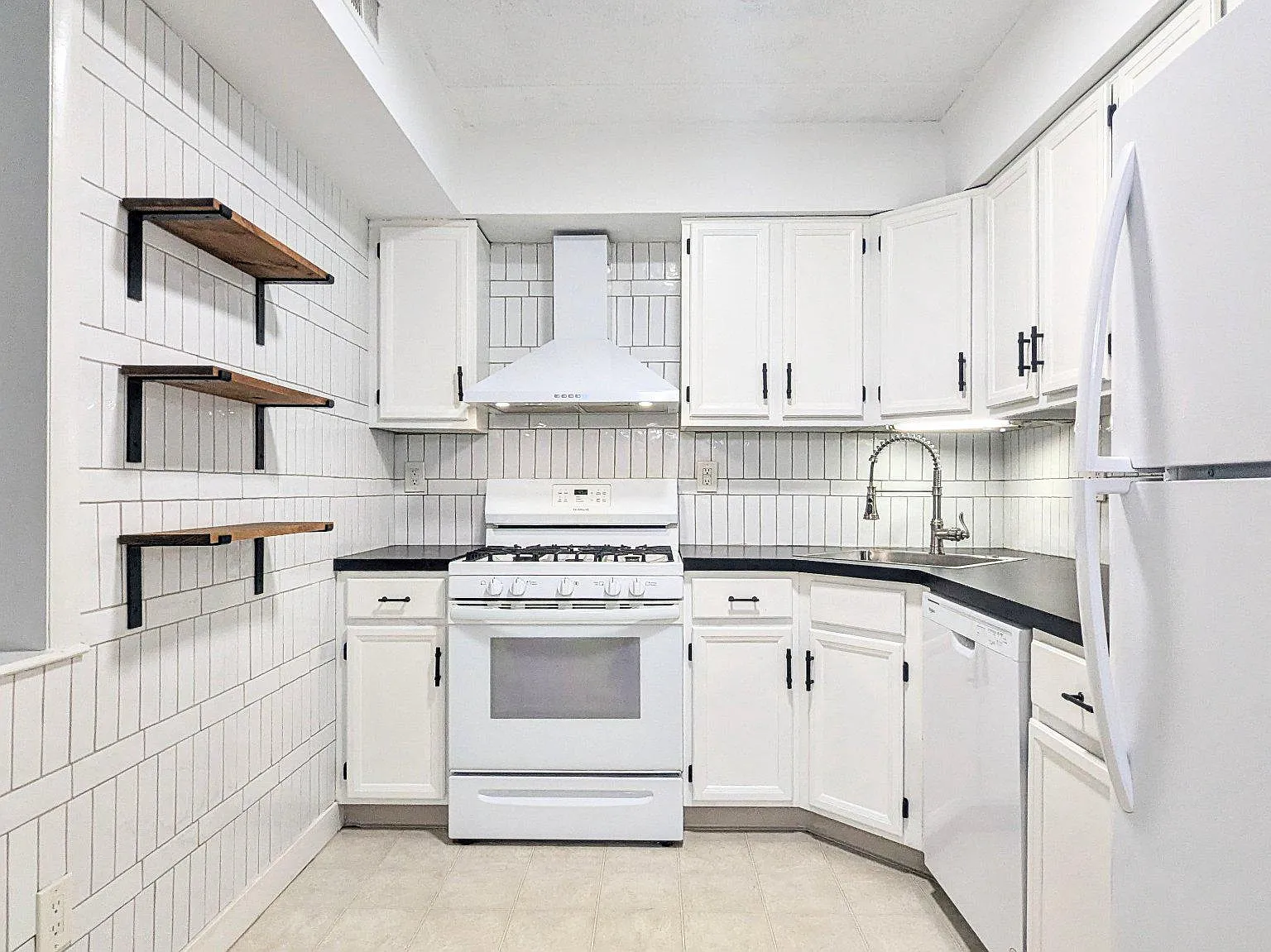 2 bed, 2.0 bath, 1233 sqft, $2,200 — Photo 1