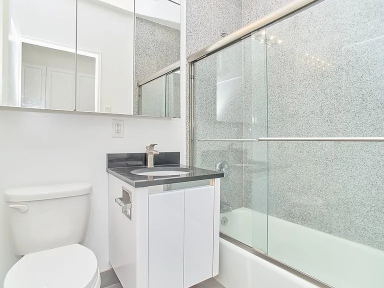 213 E 37th St #2C — Photo 6
