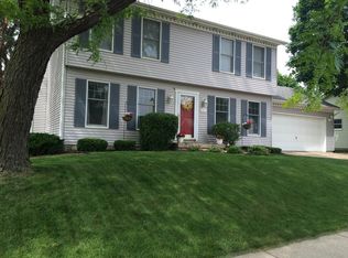 2470 Navajo Dr, Bettendorf, IA