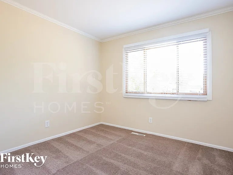 148 Berkshire Dr — Photo 9