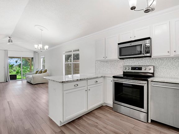 4th image of 228 Nesmith Ave