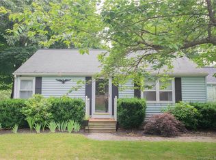 18 Rocky Ledge Dr, Clinton, CT 06413