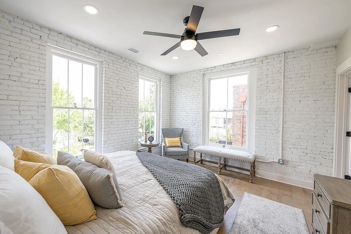 3 bed, 3.0 bath, 1415 sqft, $5,400 — Photo 3