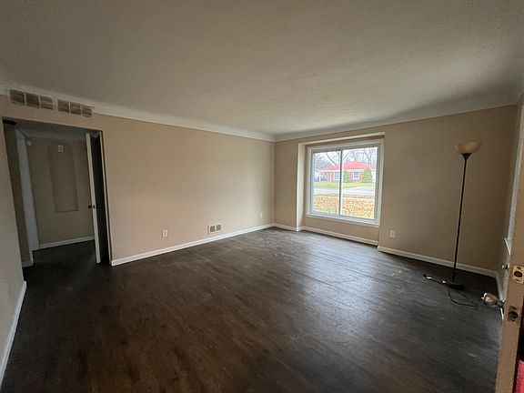 3rd image of 23100 Kenosha Ave