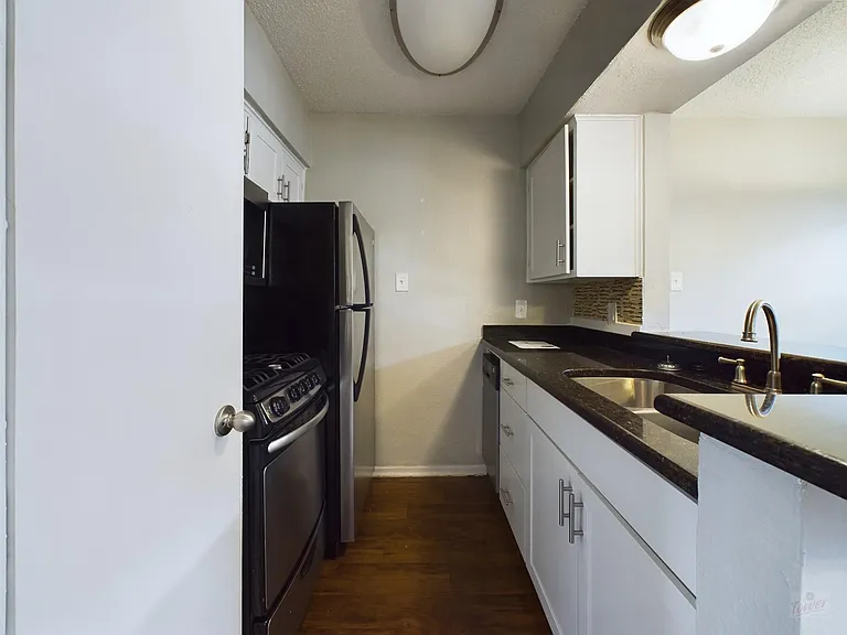 2401 Manor Rd #125 — Photo 4