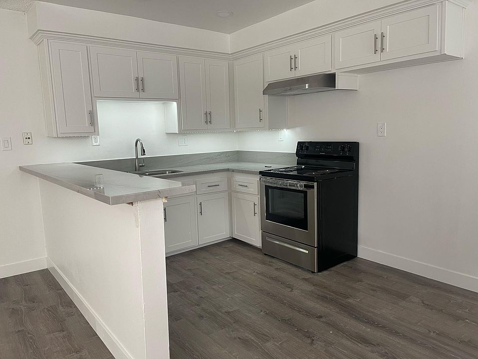 Remodeled kitchen with canister lights in ceeling