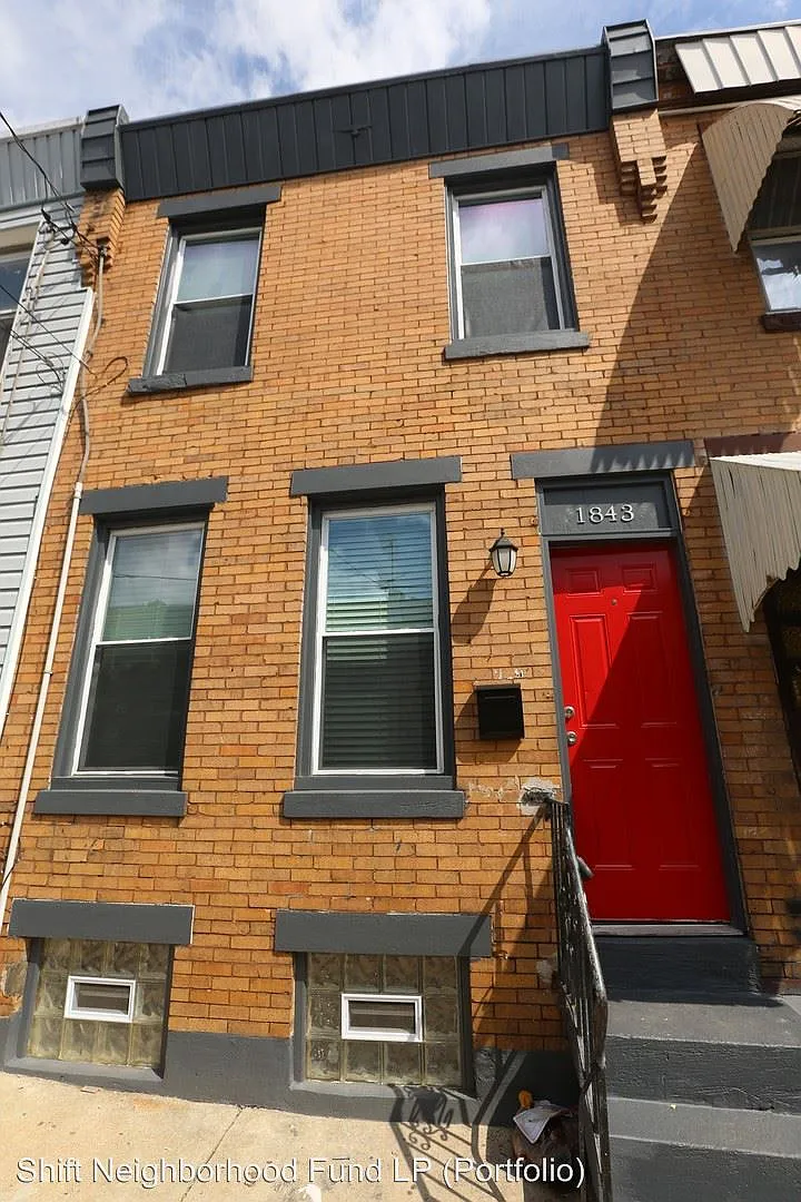 1843 E Cornwall St photo 1