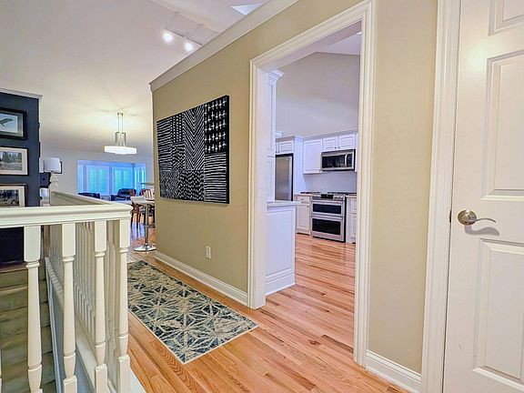 2nd image of 7871 Linksview Cir