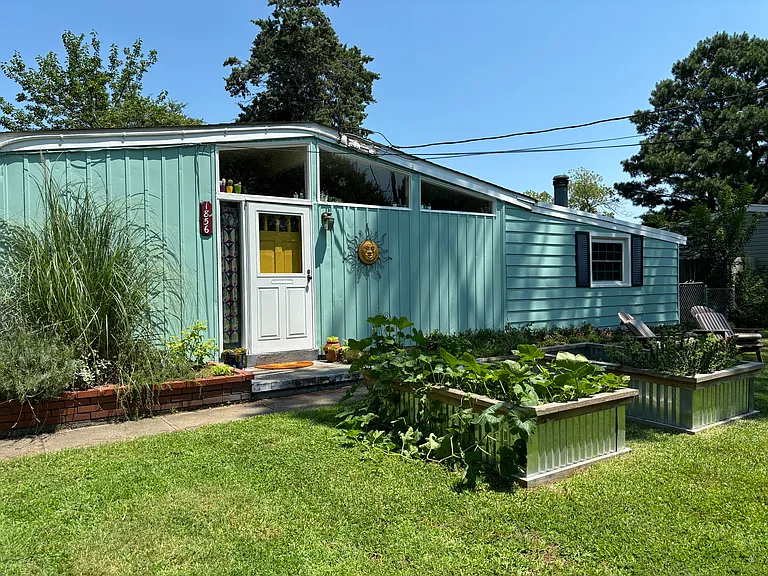 Karen Ln — Photo 1