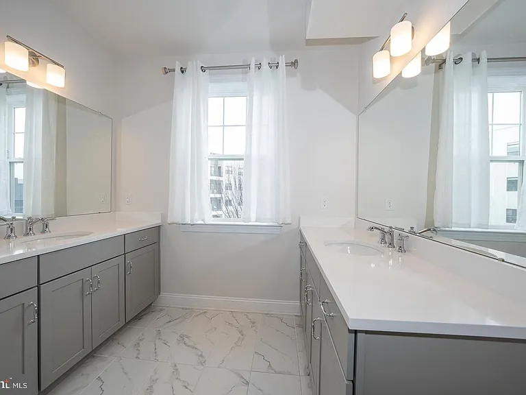 220 Charles Ellis Dr — Photo 30