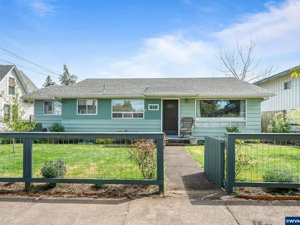 616 N 2nd St, Silverton, OR 97381