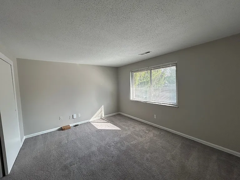 Coventry Court Townhomes — Photo 109