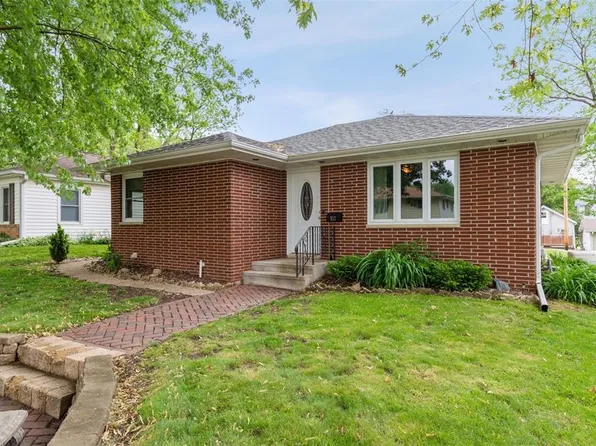 317 S Walnut St, Monticello, IA 52310