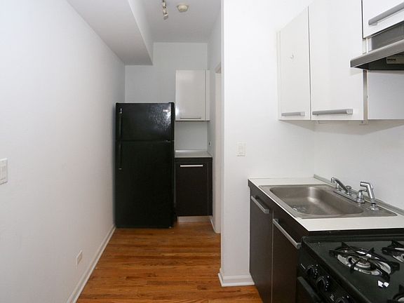3rd image of 5054 N Winthrop Ave APT 306