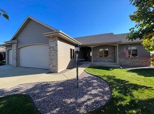 2648 Meadowview Dr, Janesville, WI 53546
