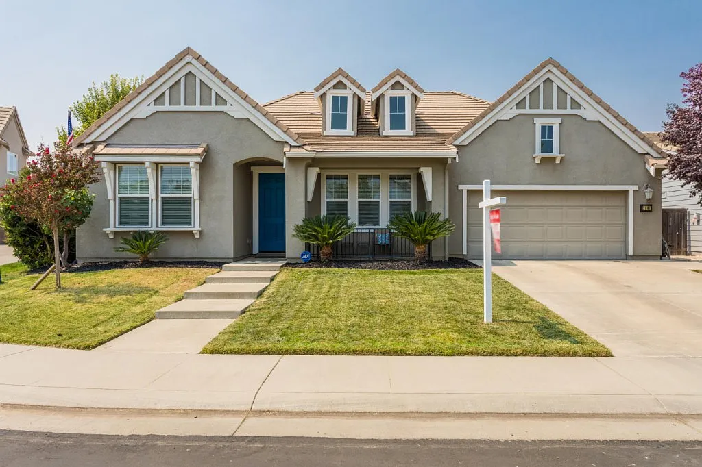 2081 Rhodes Ln photo 1