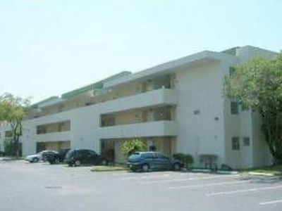 8810 Fontainebleau Blvd APT 408, Miami, FL, 33172