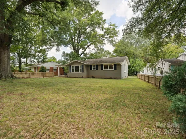 3426 Revolution Park Dr, Charlotte, NC 28217