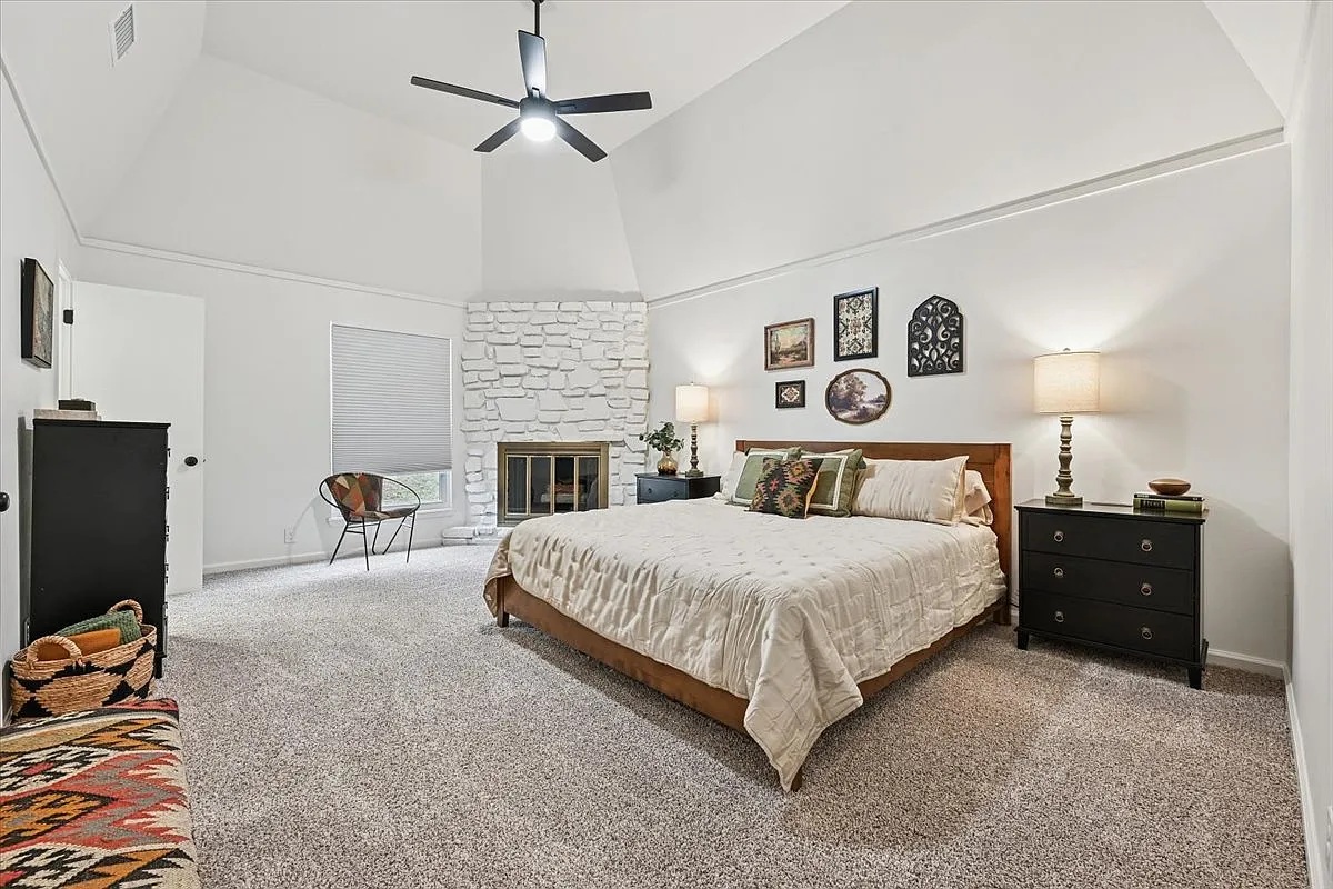 5 bed, 2931 sqft, $7,500 — Photo 3